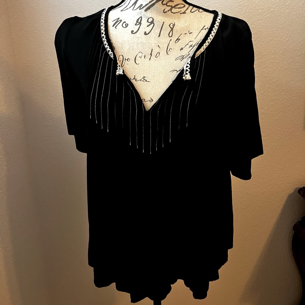 Ladies black and white blouse